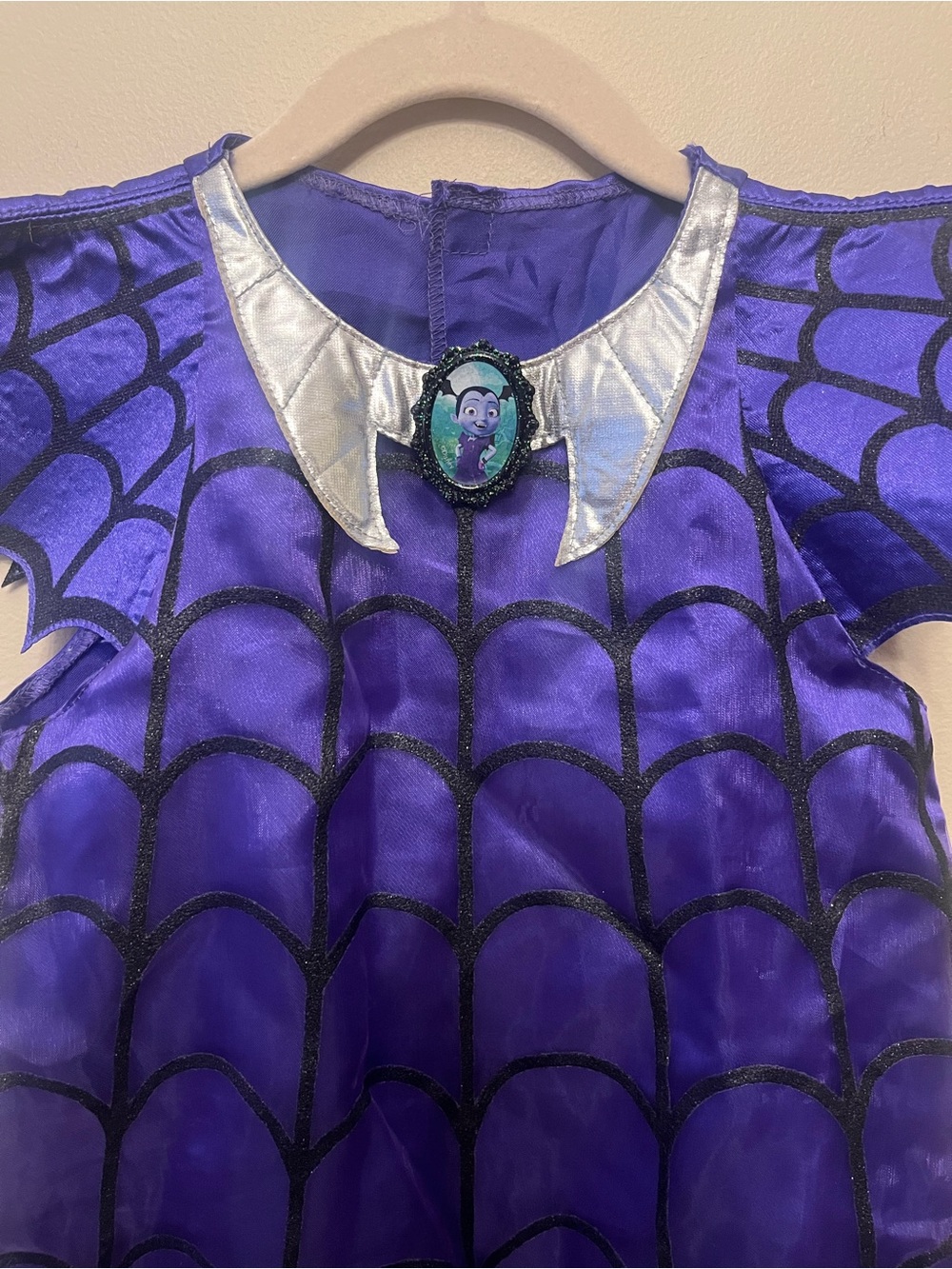 Disney Vampirina Boo-tiful Rock'n Dress Girls Size 4-6X Halloween Costume - Picture 2 of 5